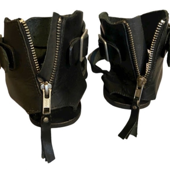 Coconuts by Matisse Black Leather Strappy Sandal - Picture 3 of 9